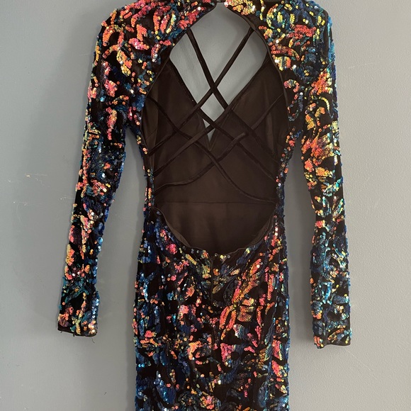 🆕Criss cross back sweetheart top sequin gown - Picture 10 of 10